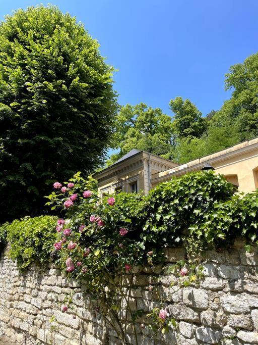 Appartamento Romantique Jacuzzi, Au Chateau A 30 Min De Paris Limay Esterno foto